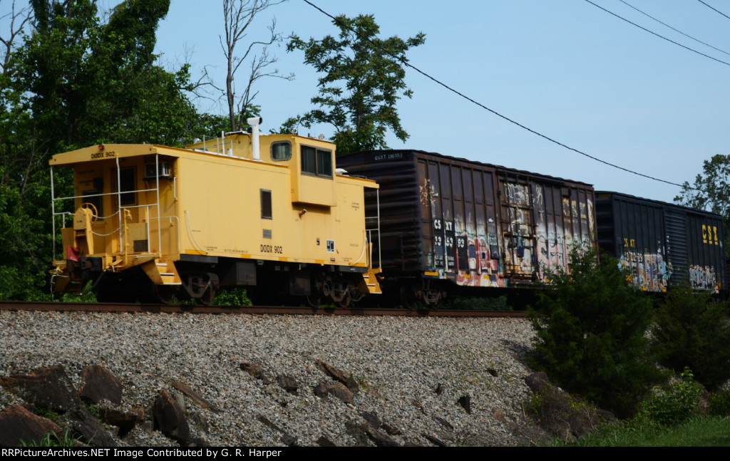 DODX 902 brings up the rear of L20601 headed back to Lynchburg